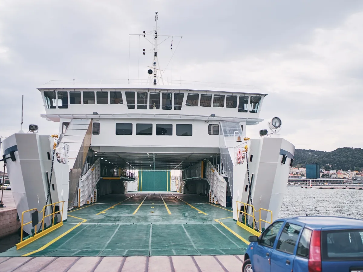 Ferry loading ramp